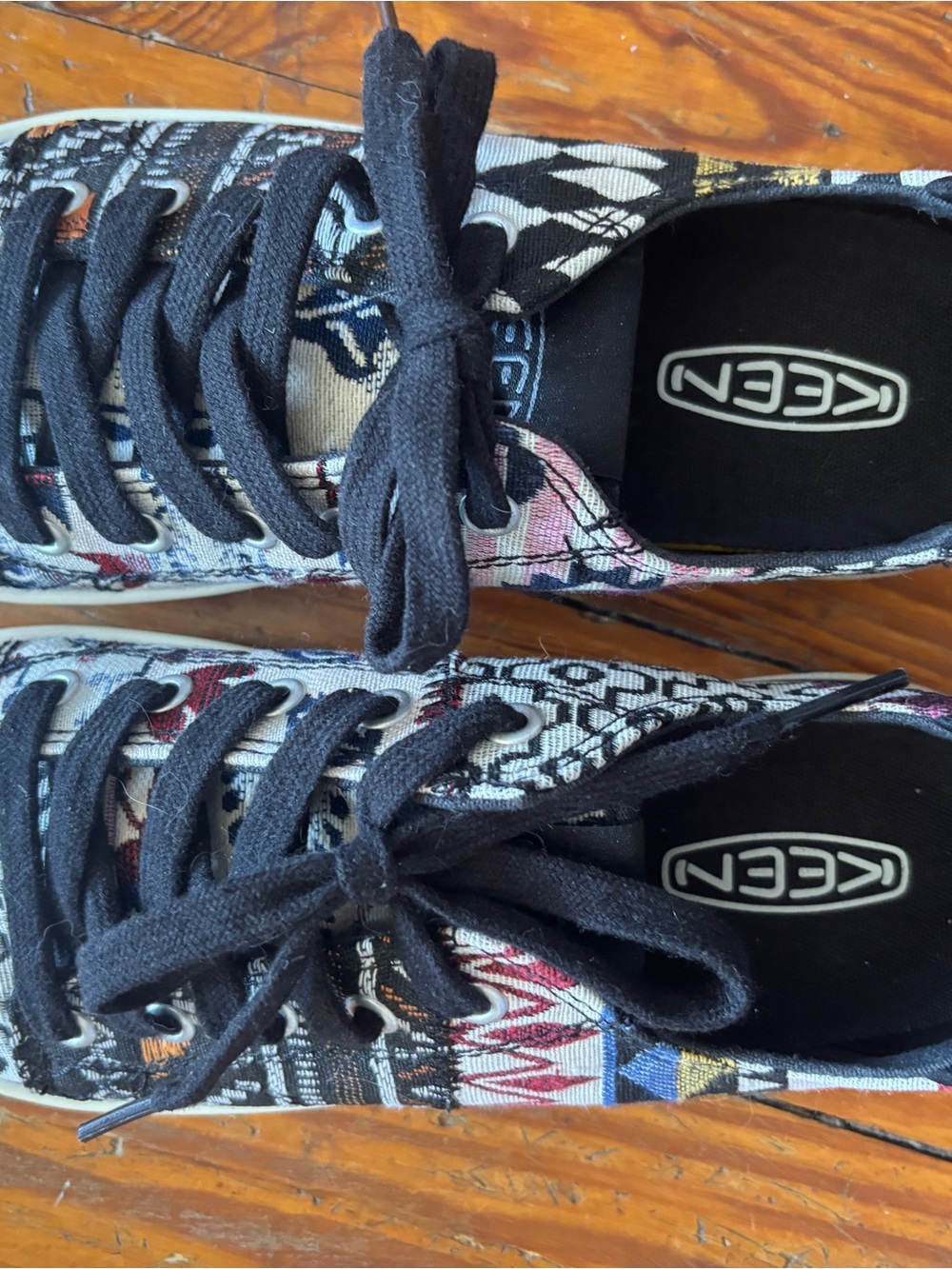 Keen-Elsa-Aztec size 7 sneaker - Picture 2 of 6